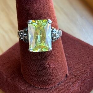 Elegant Sterling Silver Peridot Size 9 Gemstone Ring